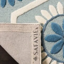 Holly Floral Tufted Area Rug - Safavieh -Finest Home Decoration GUEST e993c185 bb12 4bc2 baf6 714dff186b5e