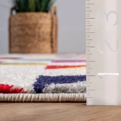 Takisha Triangle Area Rug White - NuLOOM -Finest Home Decoration GUEST f330254b 2bf7 4a54 bc1b a9258de93dcf